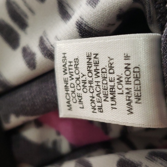 Maurices. Black, Fushia & White Silky Soft Top. Unique Hemline. Size M - Picture 10 of 10